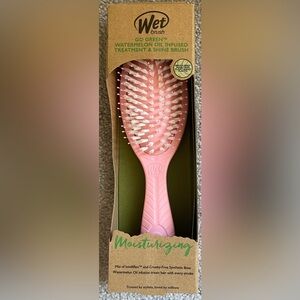 Wet brush GO GREEN
WATERMELON OIL INFUSED TREATMENT & SHINE BRUSH